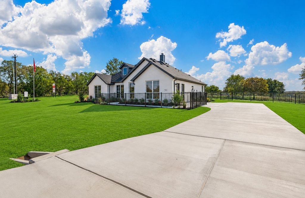 107 RJ Smith, Boyd, TX 76023 — photo 3