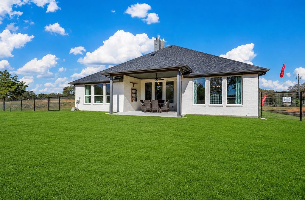 107 RJ Smith, Boyd, TX 76023 — photo 4