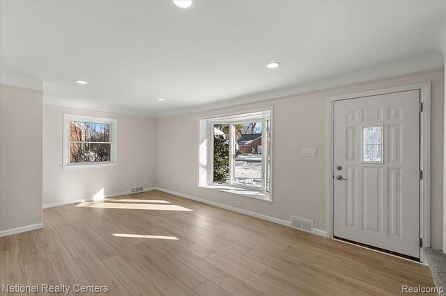 1938 Beverly Street, Keego Harbor, MI 48320