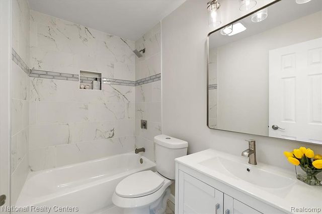 1938 Beverly Street, Keego Harbor, MI 48320