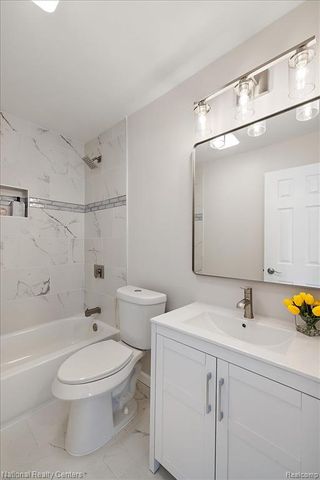 1938 Beverly Street, Keego Harbor, MI 48320