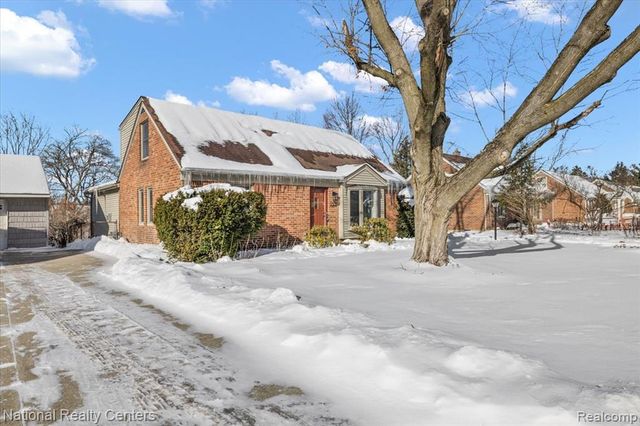 1938 Beverly Street, Keego Harbor, MI 48320