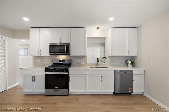 1938 Beverly Street, Keego Harbor, MI 48320