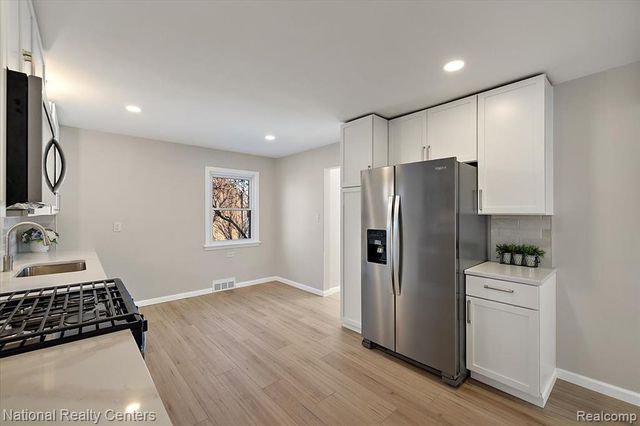 1938 Beverly Street, Keego Harbor, MI 48320