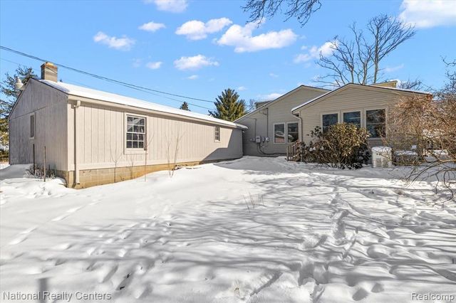 1938 Beverly Street, Keego Harbor, MI 48320