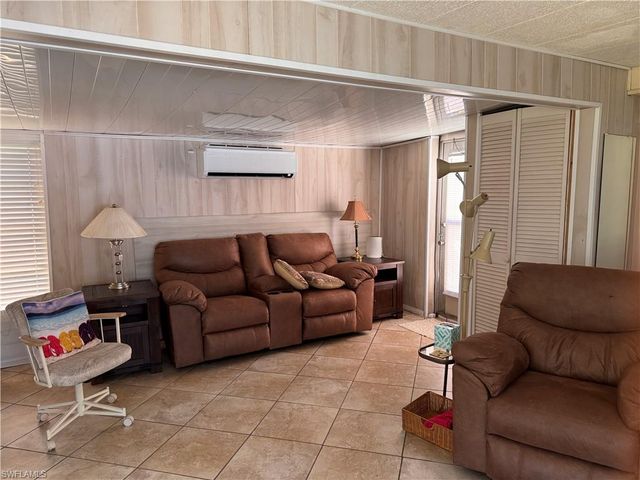 89 Sun CIR, Fort Myers, FL 33905