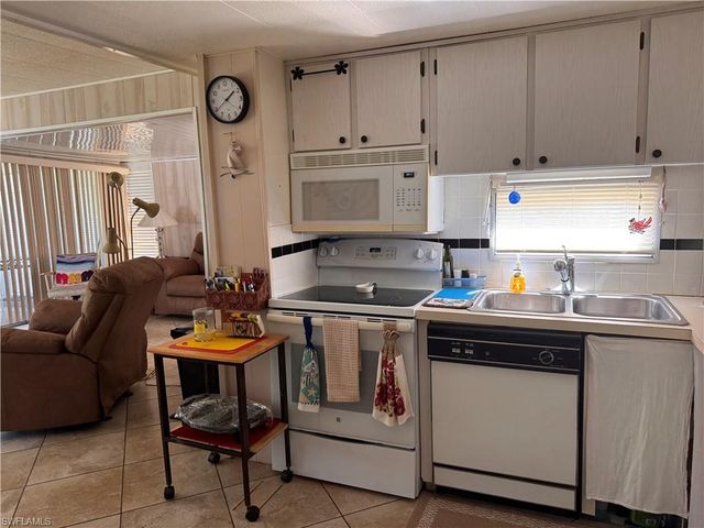 89 Sun CIR, Fort Myers, FL 33905