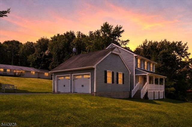 12 Mountain View St, Hamburg Boro, NJ 07419