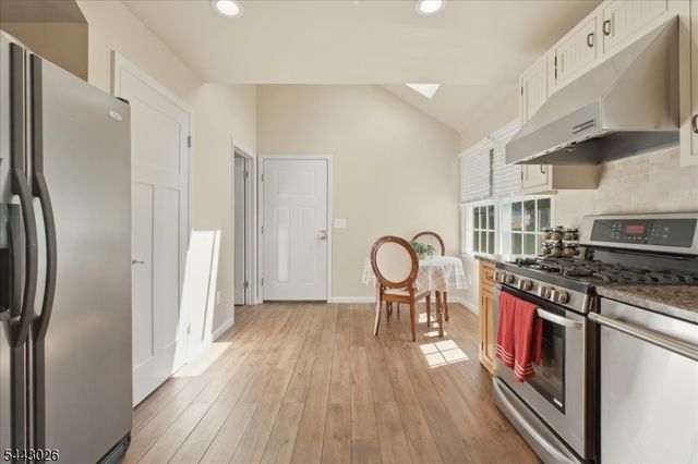 12 Mountain View St, Hamburg Boro, NJ 07419