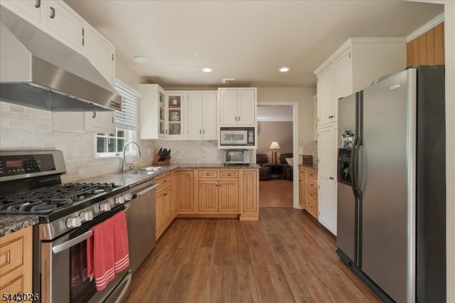 12 Mountain View St, Hamburg Boro, NJ 07419