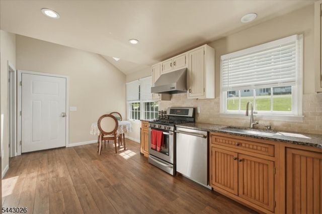 12 Mountain View St, Hamburg Boro, NJ 07419