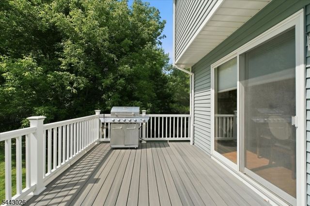 12 Mountain View St, Hamburg Boro, NJ 07419