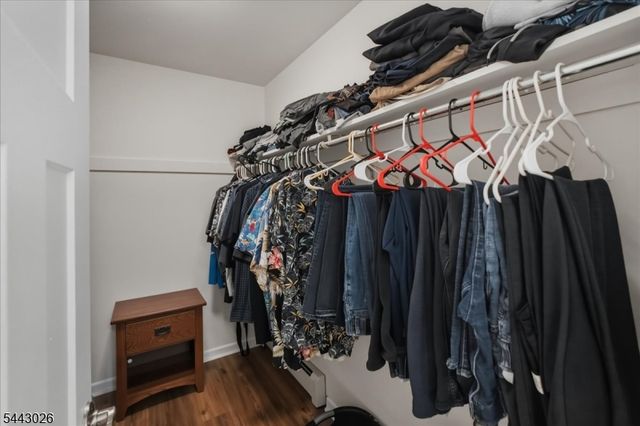 12 Mountain View St, Hamburg Boro, NJ 07419
