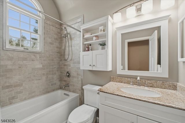 12 Mountain View St, Hamburg Boro, NJ 07419