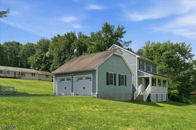 12 Mountain View St, Hamburg Boro, NJ 07419