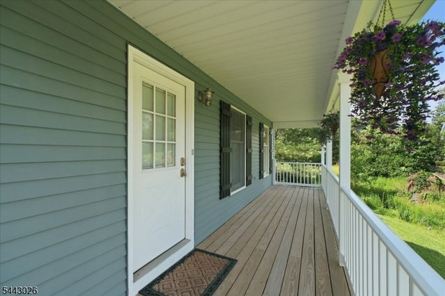 12 Mountain View St, Hamburg Boro, NJ 07419