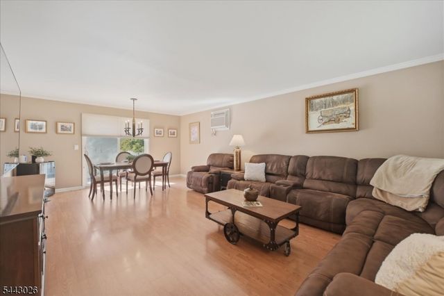 12 Mountain View St, Hamburg Boro, NJ 07419