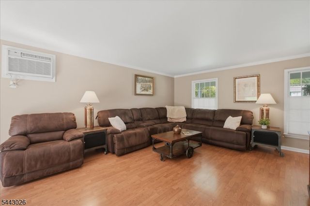 12 Mountain View St, Hamburg Boro, NJ 07419