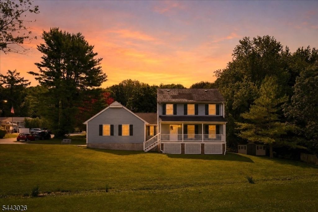 12 Mountain View St, Hamburg Boro, NJ 07419