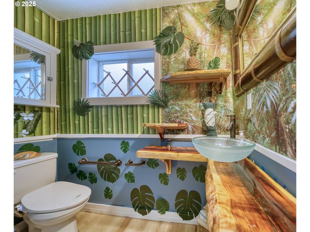 385 N 6TH St, St Helens, OR 97051