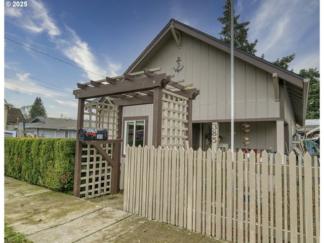 385 N 6TH St, St Helens, OR 97051