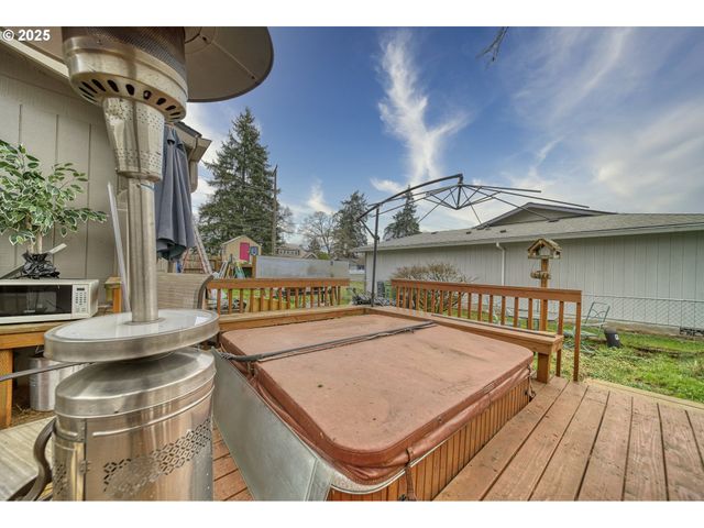 385 N 6TH St, St Helens, OR 97051