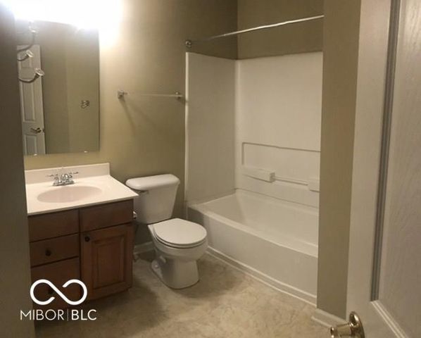 11715 Anton Drive 2, Zionsville, IN 46077