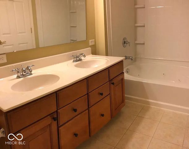 11715 Anton Drive 2, Zionsville, IN 46077