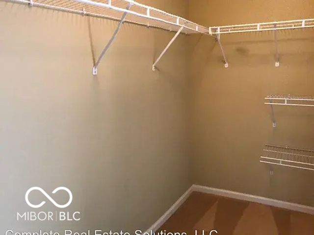 11715 Anton Drive 2, Zionsville, IN 46077