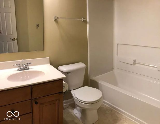 11715 Anton Drive 2, Zionsville, IN 46077