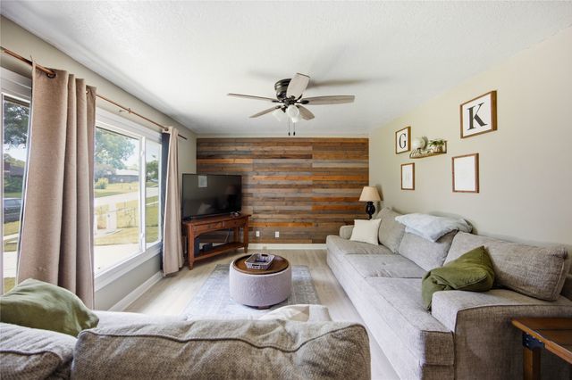 602 NW Greenwood Street, Ankeny, IA 50023