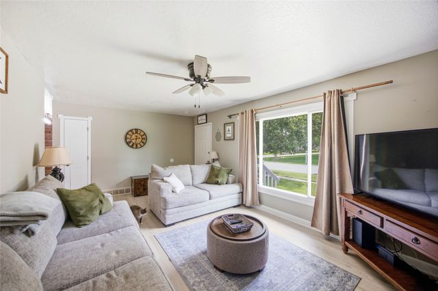 602 NW Greenwood Street, Ankeny, IA 50023
