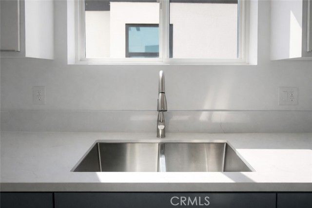 532 W Vernon, Los Angeles, CA 90037