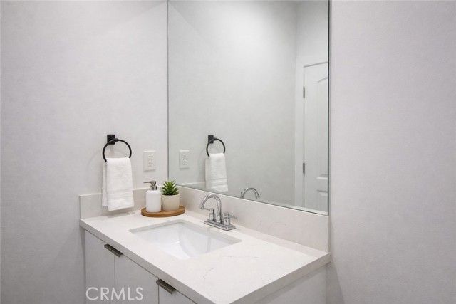 532 W Vernon, Los Angeles, CA 90037