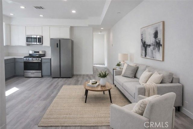 532 W Vernon, Los Angeles, CA 90037