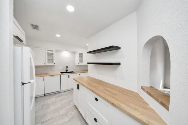 6601 Sands Point Drive 47, Houston, TX 77074