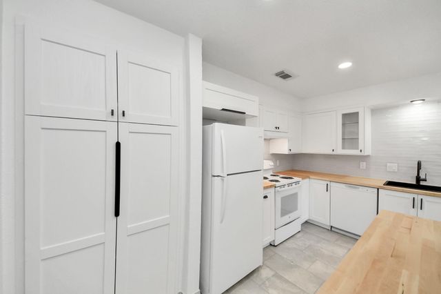 6601 Sands Point Drive 47, Houston, TX 77074