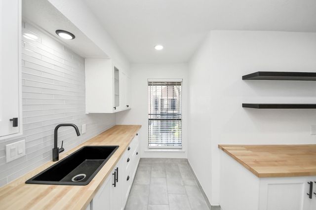 6601 Sands Point Drive 47, Houston, TX 77074