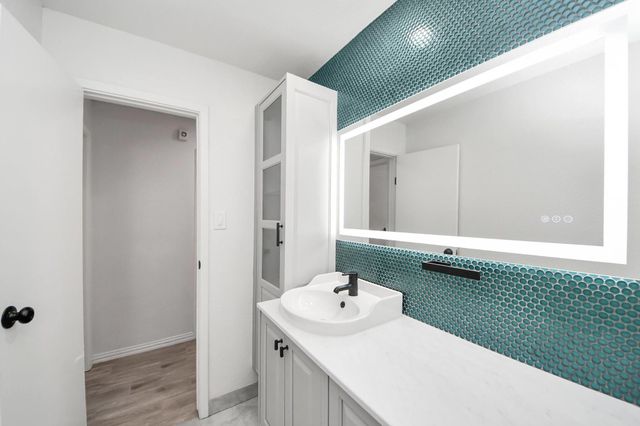 6601 Sands Point Drive 47, Houston, TX 77074