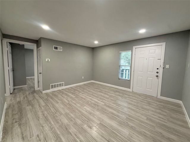 1420 6th Street D, Irving, TX 75060