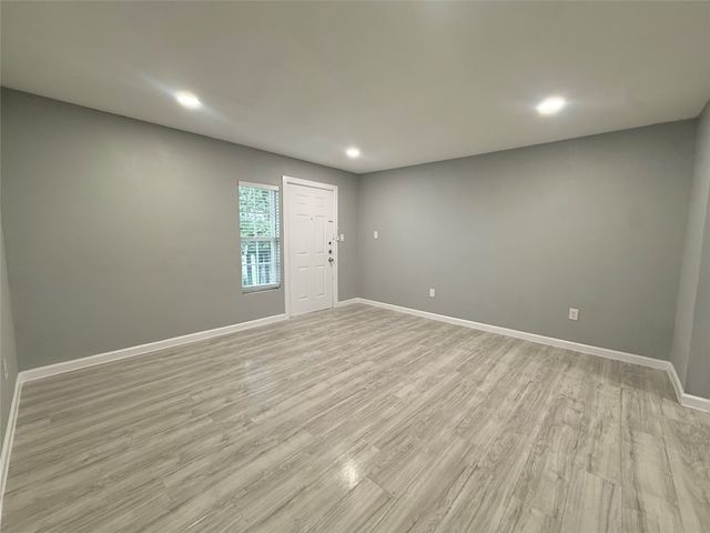 1420 6th Street D, Irving, TX 75060