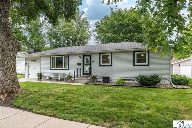 911 Pfau Street, Mankato, MN 56001