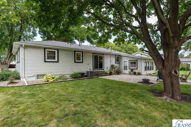 911 Pfau Street, Mankato, MN 56001