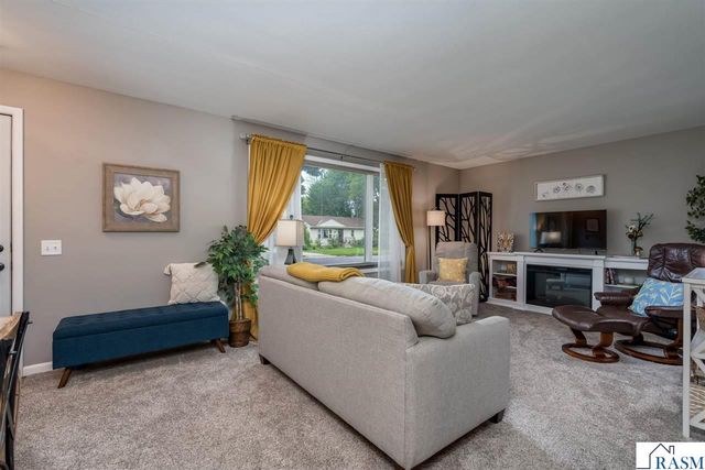 911 Pfau Street, Mankato, MN 56001