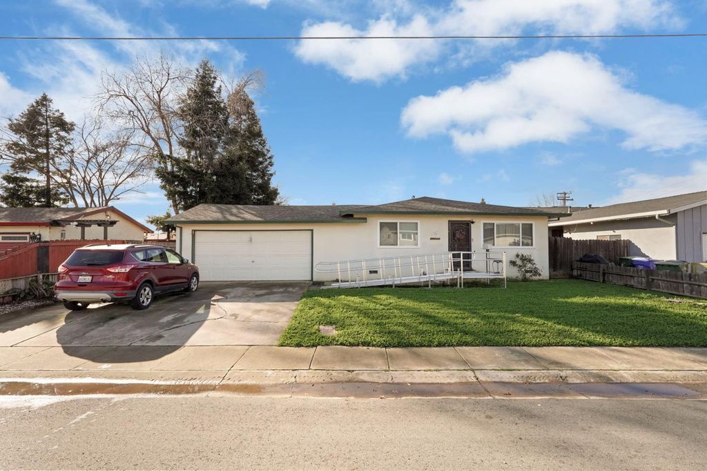 712 Church St, Galt, CA 95632