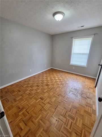 180 Davidson Avenue, Winston-salem, NC 27127
