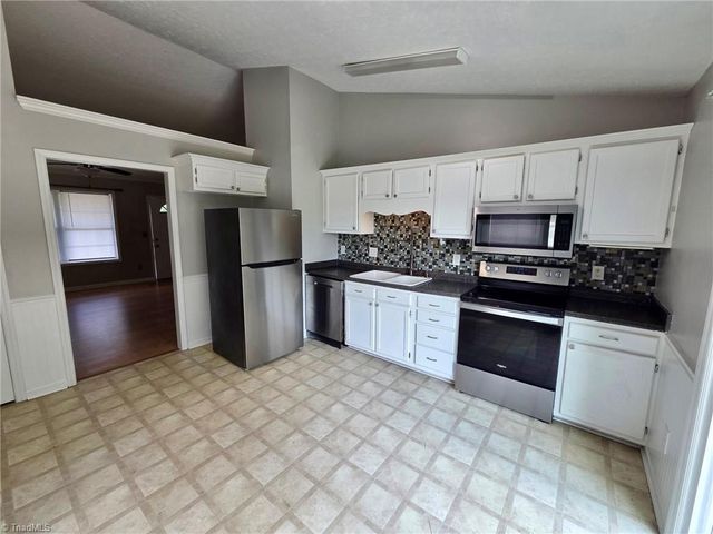 180 Davidson Avenue, Winston-salem, NC 27127