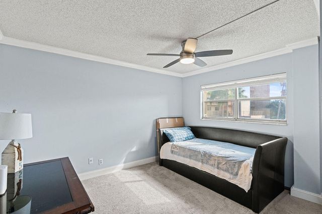 3590 Via Poinciana 216, Lake Worth, FL 33467