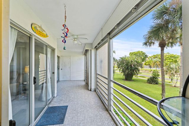 3590 Via Poinciana 216, Lake Worth, FL 33467