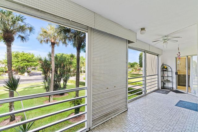 3590 Via Poinciana 216, Lake Worth, FL 33467